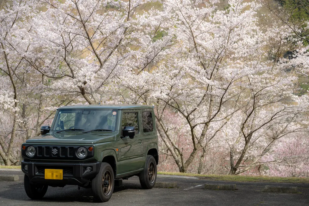 青土ダム 桜｜青土ダムブルーリバーパーク駐車場に停めたジムニーJB64W