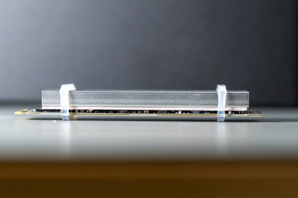 Silicon Power P34A60 ヒートシンク側面｜AINEX HM-21装着後の厚み確認